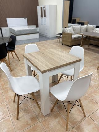 Mesa extensible pequeña + 4 sillas blancas