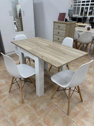 Mesa extensible pequeña + 4 sillas blancas