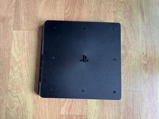 Vendo PS4 Slim 1TB + GT7 y GTA V
