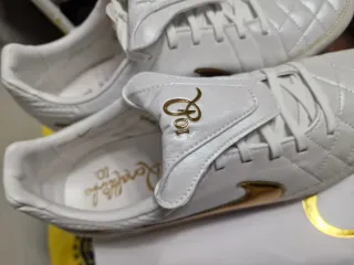 Nike Tiempo R10 Ronaldinho Oro Blanco