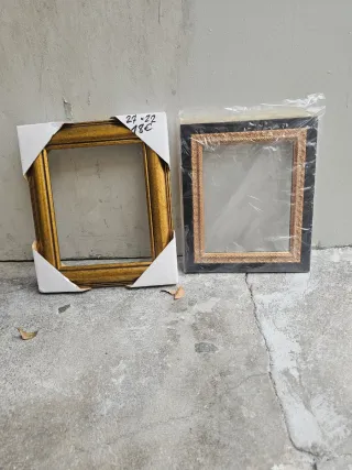 Antichi cornici in legno e plastica