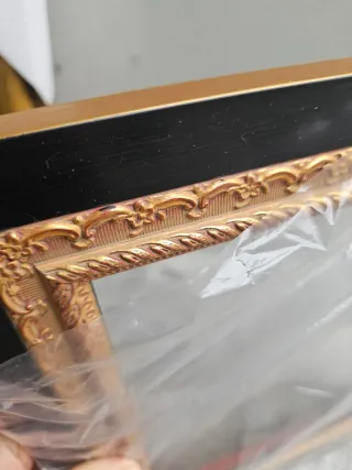 Antichi cornici in legno e plastica