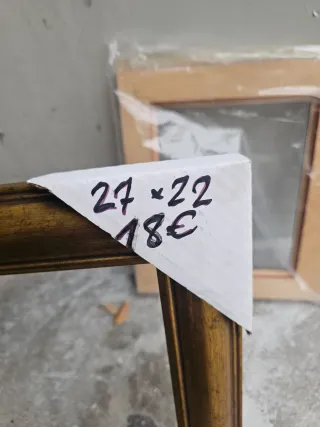 Antichi cornici in legno e plastica