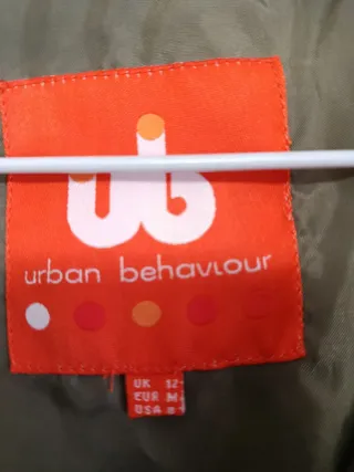 Chaleco corto verde cuello punto