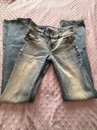 Vaqueros Bershka Skinny Acampanados
