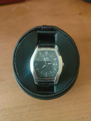 Reloj Slazenger Negro y Plateado. Baja calidad.