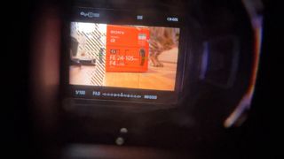 Camara Sony Alpha a7iv y objetivo