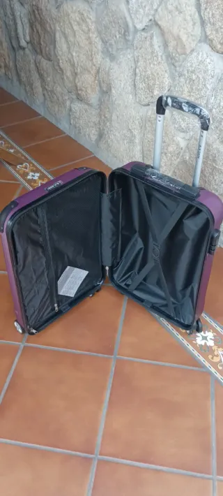 Maleta Cabina Morada 55x35x20 Nueva