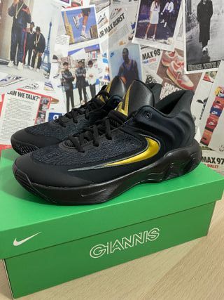 Nike Giannis Immortality 4 Negro Dorado