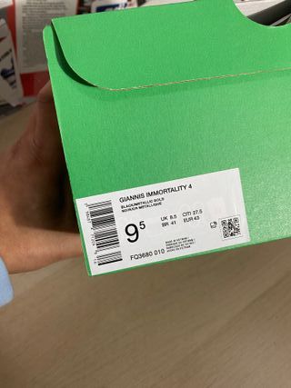 Nike Giannis Immortality 4 Negro Dorado