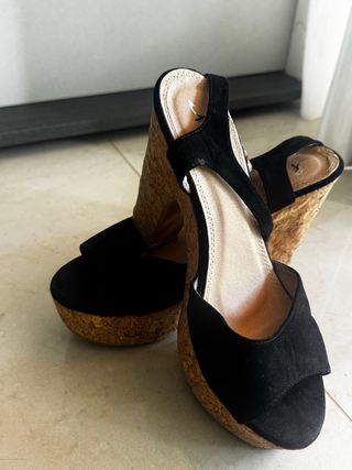 Sandalias de cuña negras