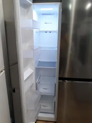 Nevera LG 4 puertas acero inoxidable altura 1:80 c