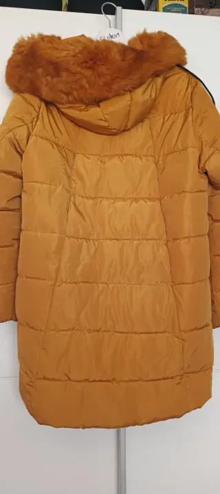 Plumífero mujer amarillo con capucha