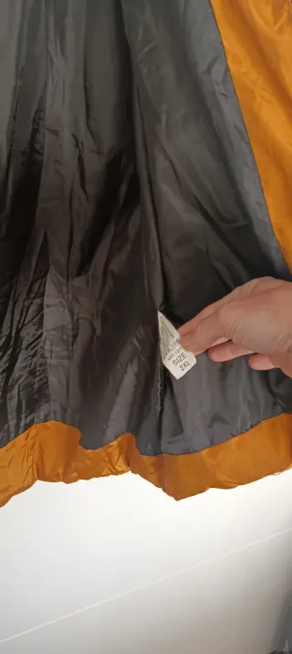 Plumífero mujer amarillo con capucha