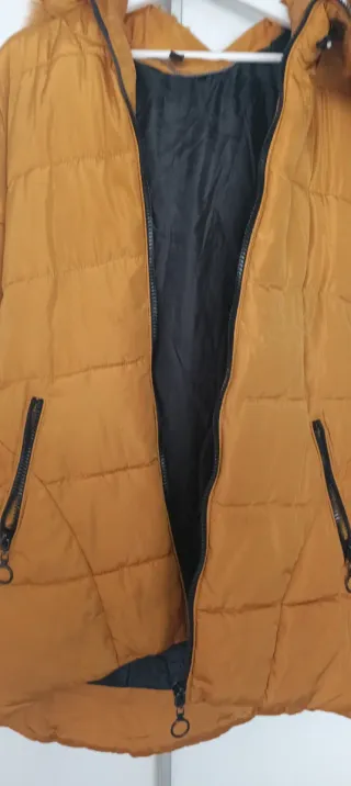 Plumífero mujer amarillo con capucha