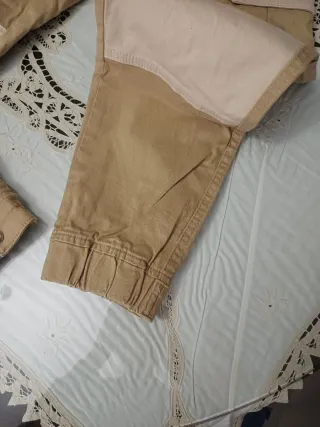 Pantalones beige Bershka