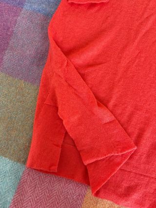 Suéter rojo de manga corta