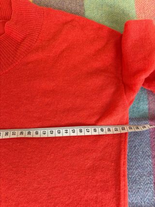 Suéter rojo de manga corta