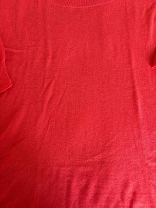 Suéter rojo de manga corta