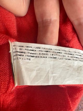 Suéter rojo de manga corta