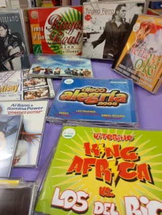 Lote 4: 40 CDs sg Variados Español