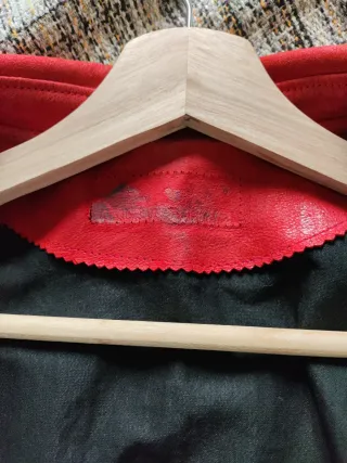 Cazadora de piel roja