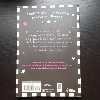 Isadora Moon va de excursion / Isadora Moon Goe...