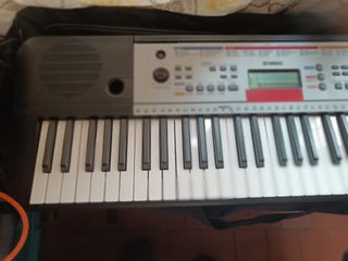 Teclado Yamaha YPT-260 PSR-E263