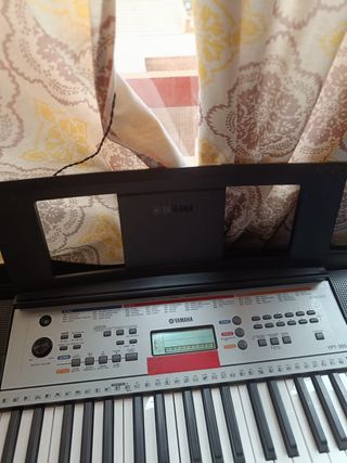 Teclado Yamaha YPT-260 PSR-E263