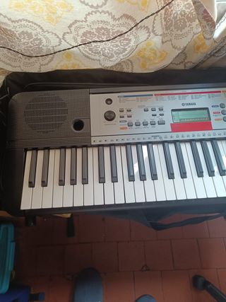 Teclado Yamaha YPT-260 PSR-E263