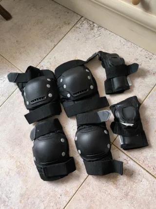 Patines en línea + protecciones + casco