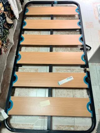 Cama Plegable Metálica con Láminas de Madera