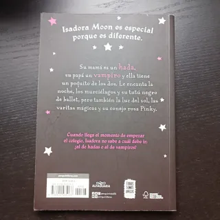 Isadora Moon va al colegio / Isadora Moon Goes ...