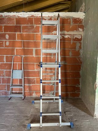 Escala alumini extensible multifunció.