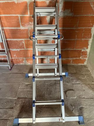 Escala alumini extensible multifunció.