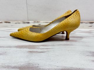 Zapatos de tacón amarillos