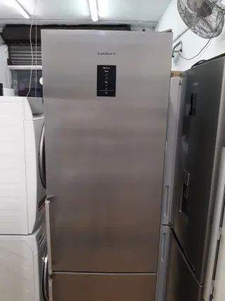 Nevera Marca Corberó altura 2 metro ancho 60cm cla