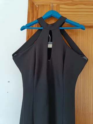 Vestido Largo Espalda Joya  Negro y Dorado