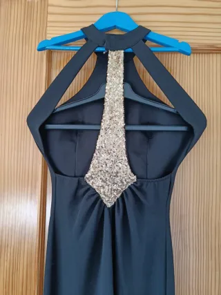 Vestido Largo Espalda Joya  Negro y Dorado