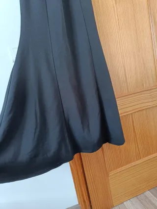 Vestido Largo Espalda Joya  Negro y Dorado