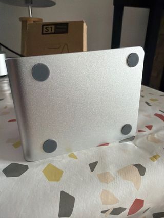 Soporte para teléfono móvil estilo Apple