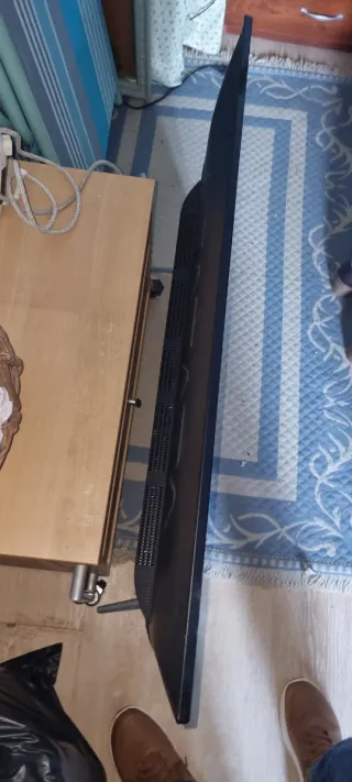 Mesita de madera y metal