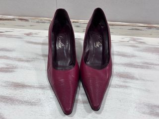 Zapatos de tacón rojos