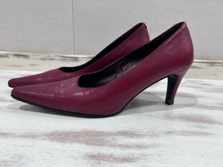 Zapatos de tacón rojos