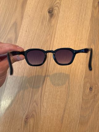 Occhiali da sole da uomo moderni