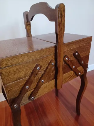 Costurero Francés en Madera con Patas Cabriolé