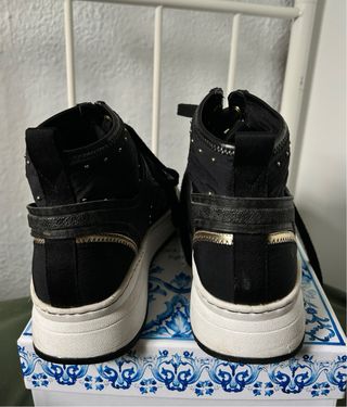 Zapatillas Michael Kors Negras y Doradas