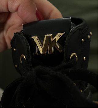 Zapatillas Michael Kors Negras y Doradas