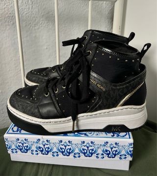 Zapatillas Michael Kors Negras y Doradas