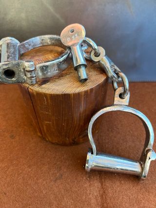 Manette antiche cromate con chiave